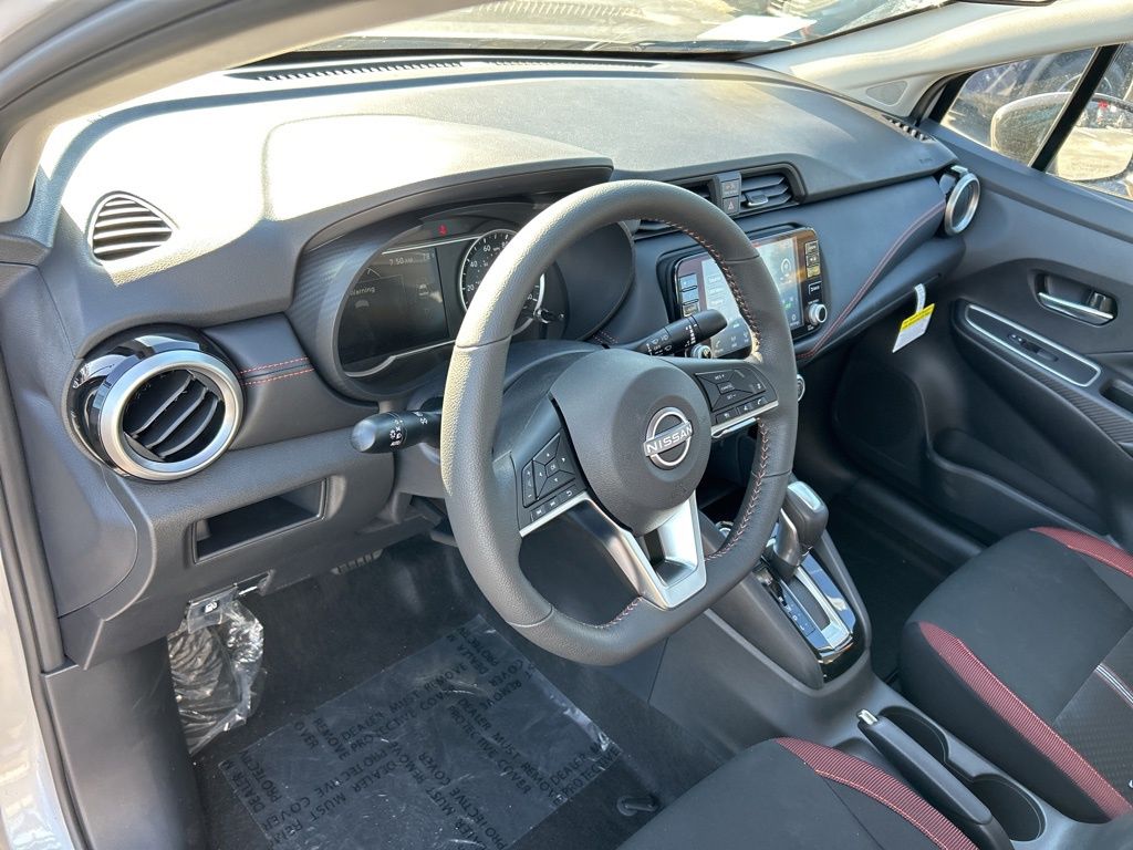 2025 Nissan Versa SR photo 14