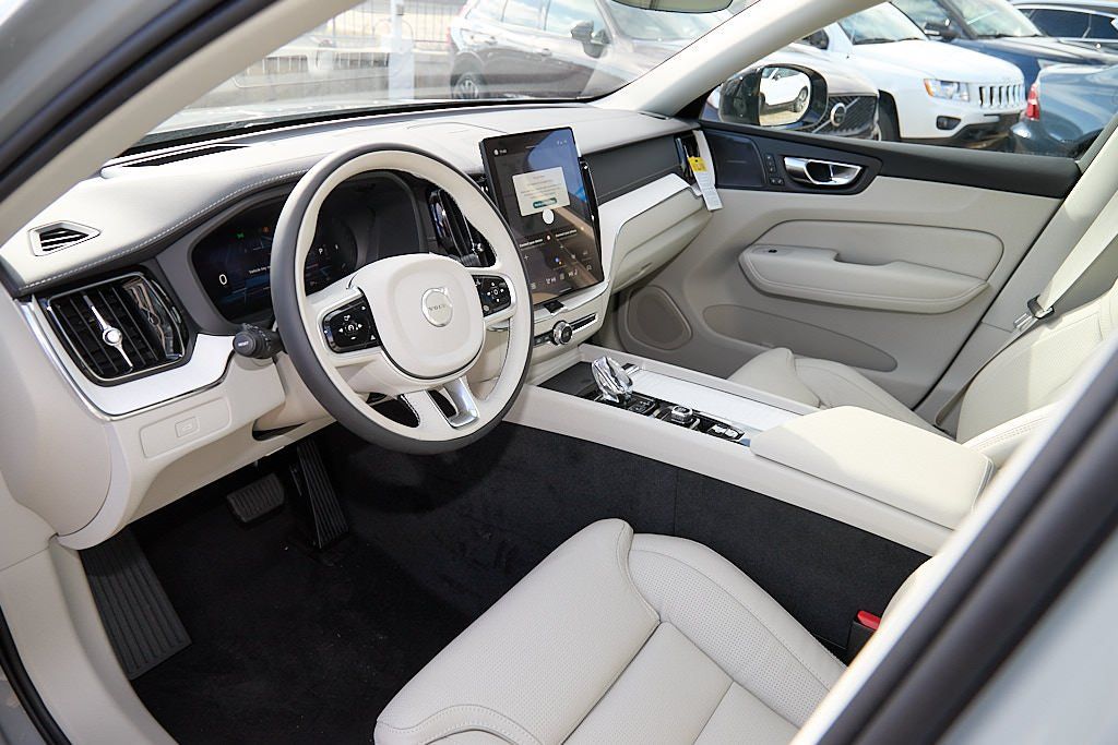 2026 VOLVO XC60 - Image 11