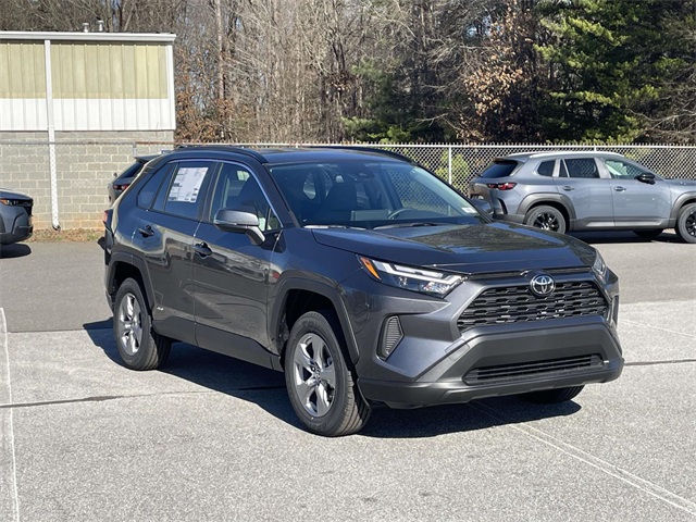 2025 Toyota RAV4 XLE's photo