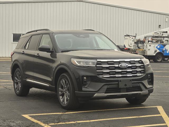 2025 Ford Explorer photo 2