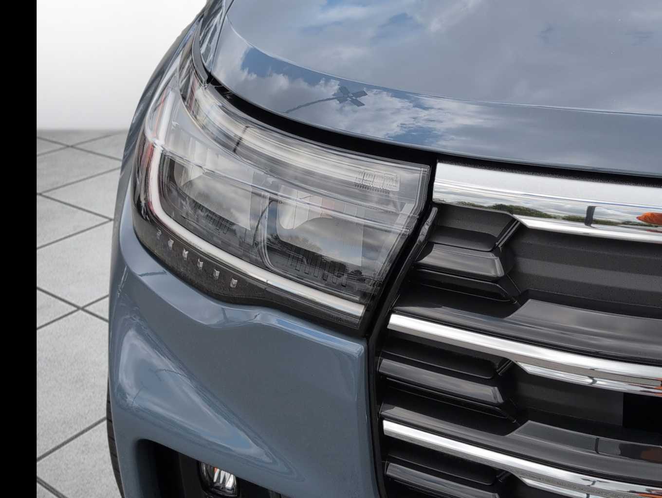 2025 Ford Explorer photo 3