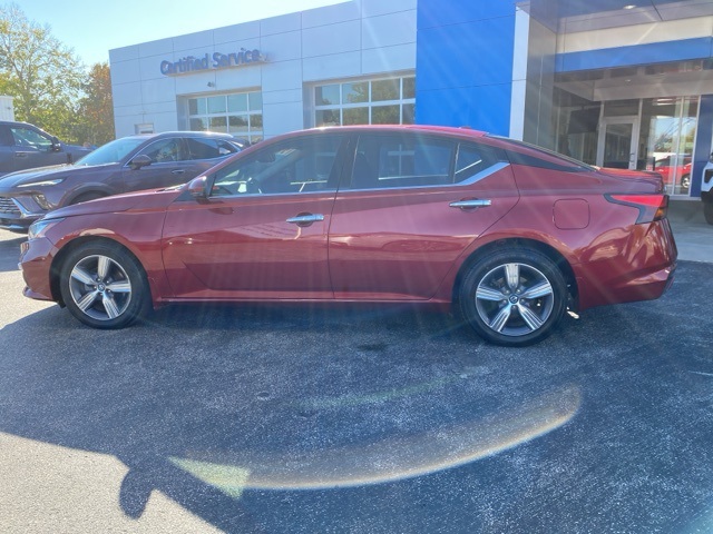 Used 2019 Nissan Altima SV with VIN 1N4BL4DW8KC189705 for sale in Kendallville, IN