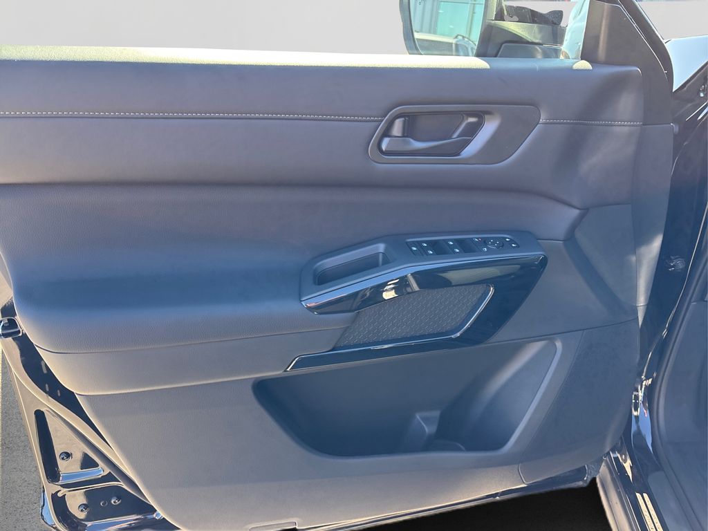 2025 Nissan Pathfinder SV photo 20