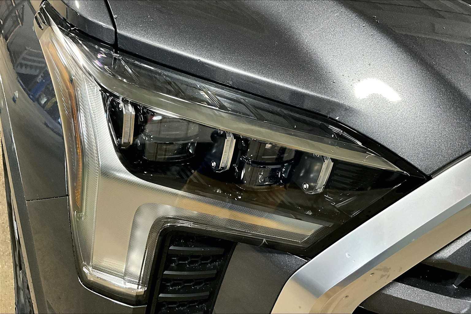 2025 Toyota Tundra Limited CrewMax photo 13