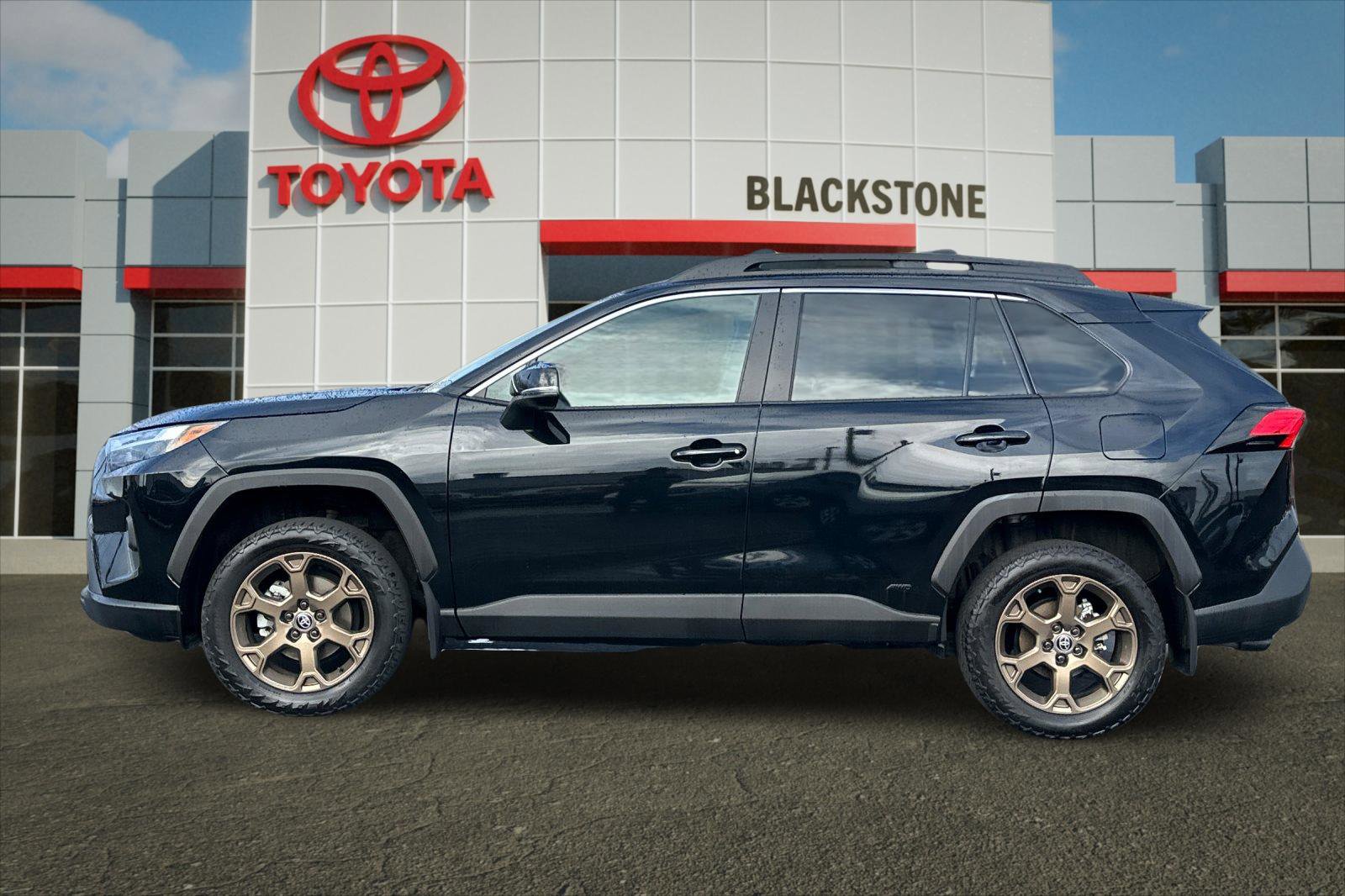 2023 Toyota RAV4 Hybrid XLE photo 3