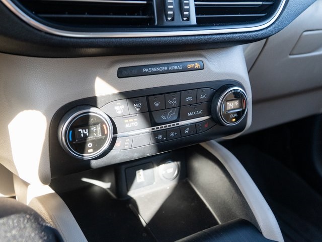 2020 Ford Escape Titanium photo 25