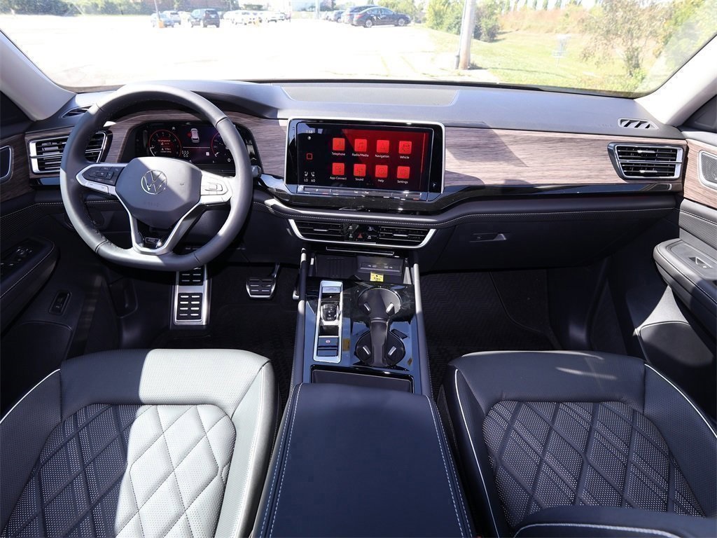 2025 Volkswagen Atlas SEL Premium R-Line photo 17