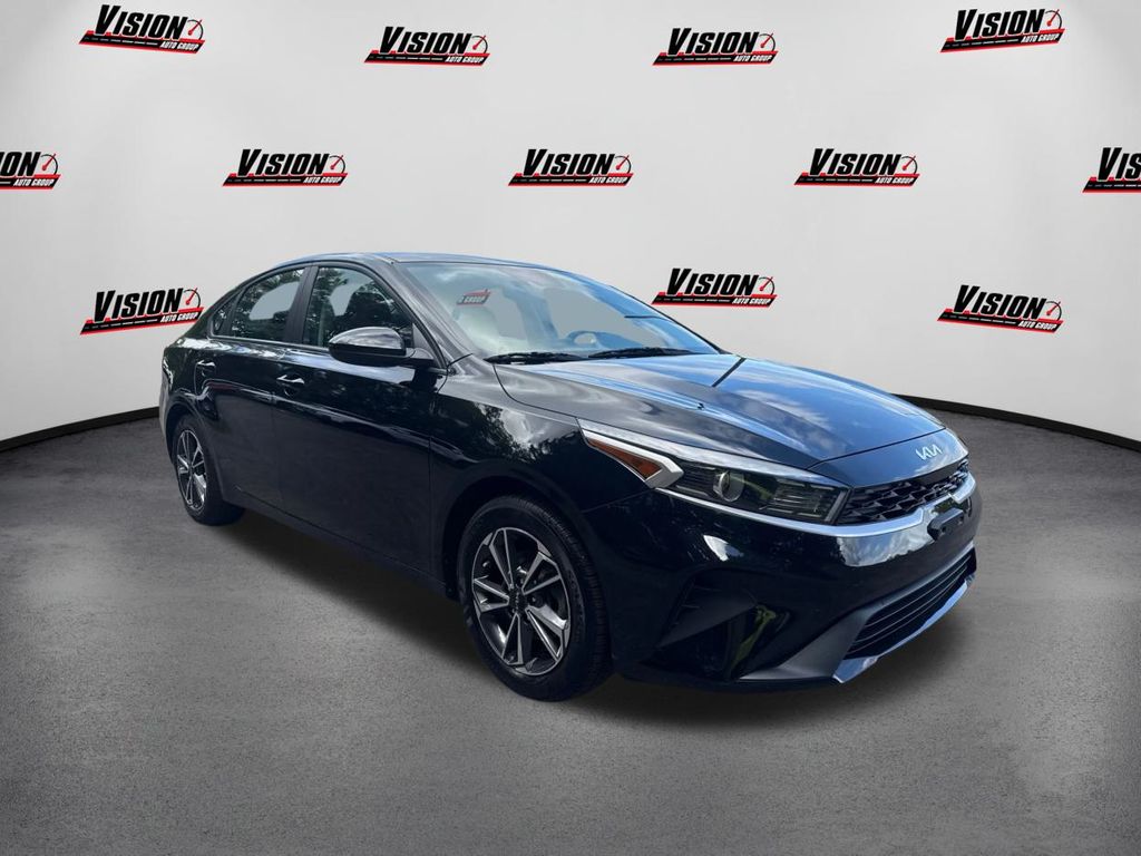 2023 Kia Forte LXS photo 3