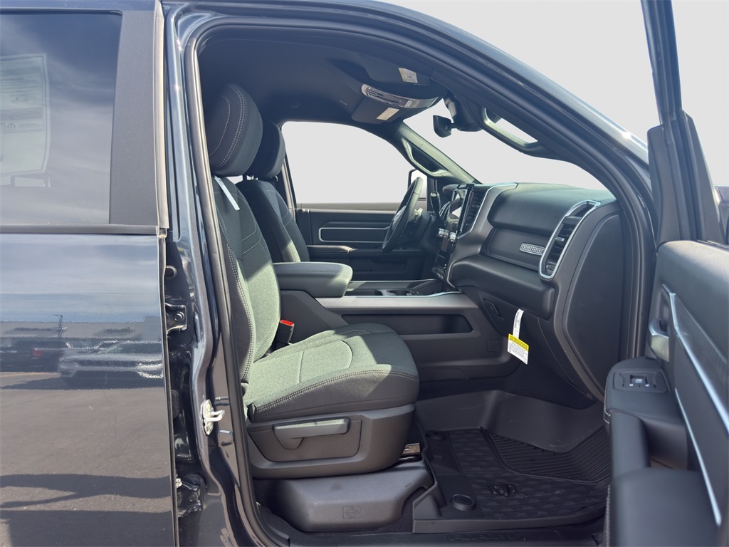 2025 Ram 2500 Big Horn photo 17