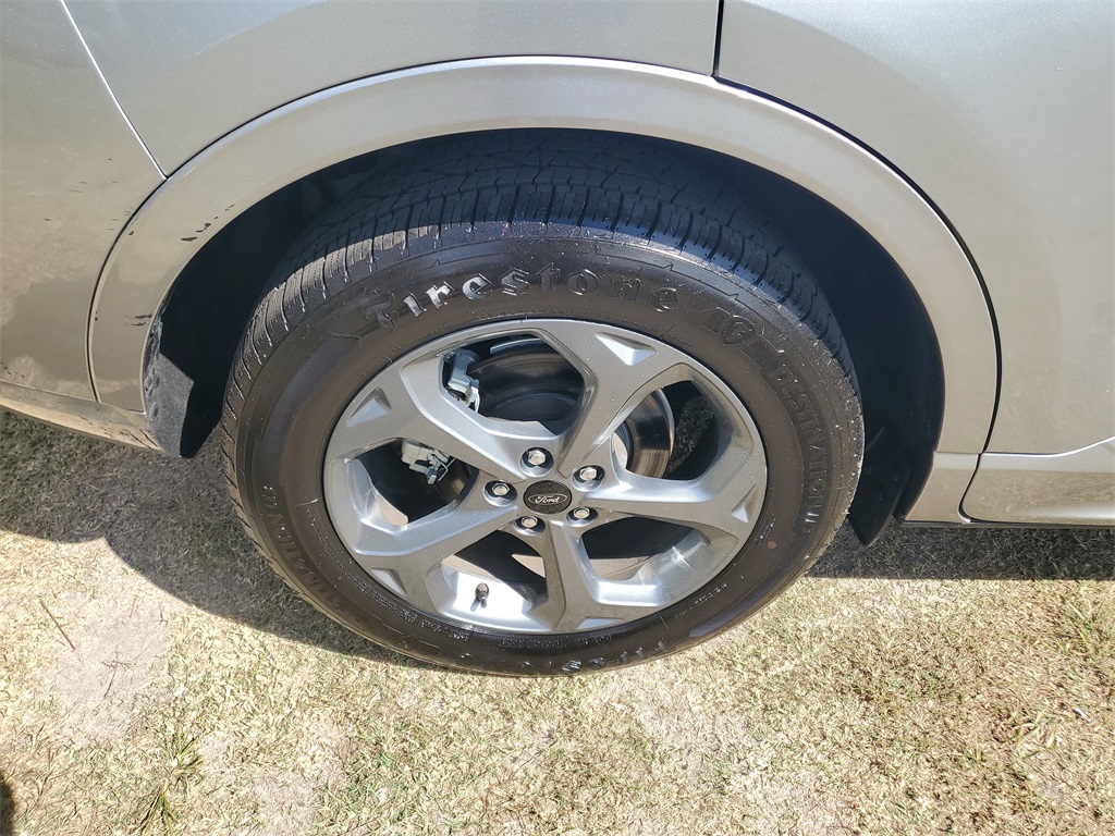 2023 Ford Escape ST-Line photo 6