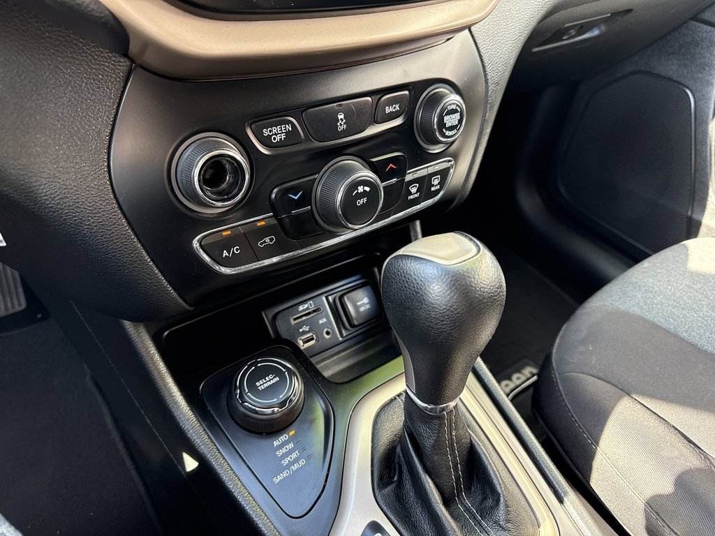 2014 Jeep Cherokee Latitude photo 24
