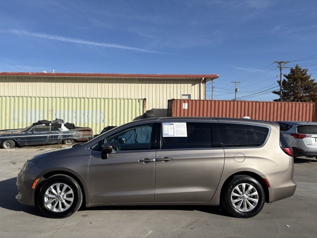 2018 Chrysler Pacifica LX photo 3