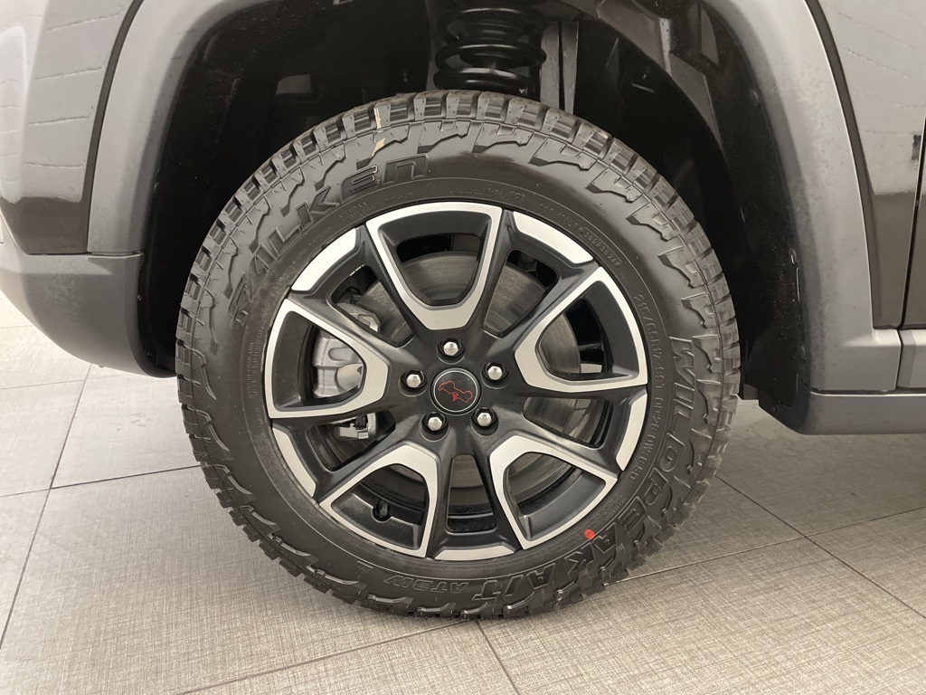 2025 Jeep Compass Trailhawk photo 3