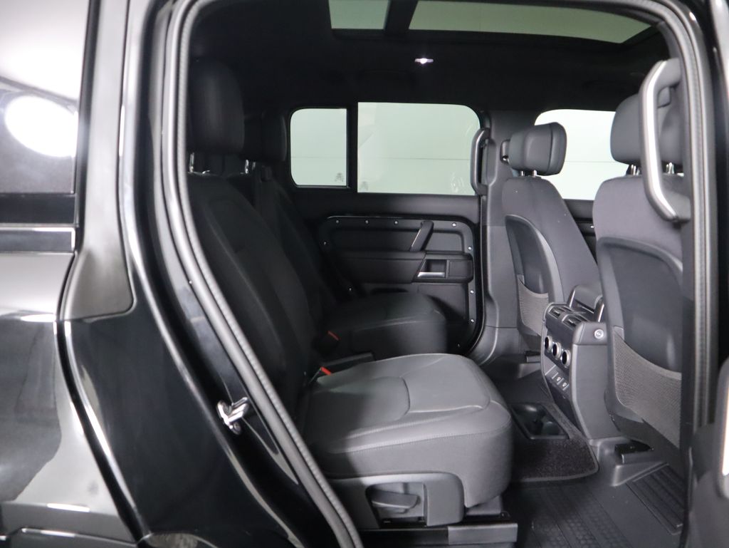 2025 Land Rover Defender 130 V8 photo 21