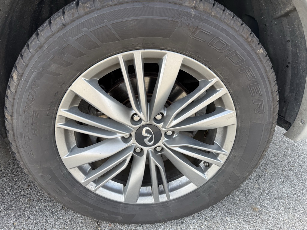 2021 Infiniti QX80 Luxe photo 10