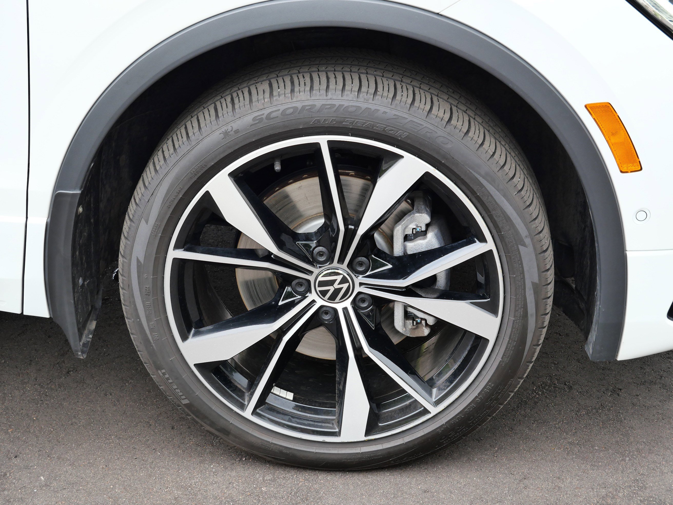 2023 Volkswagen Tiguan SEL R-Line Black photo 15