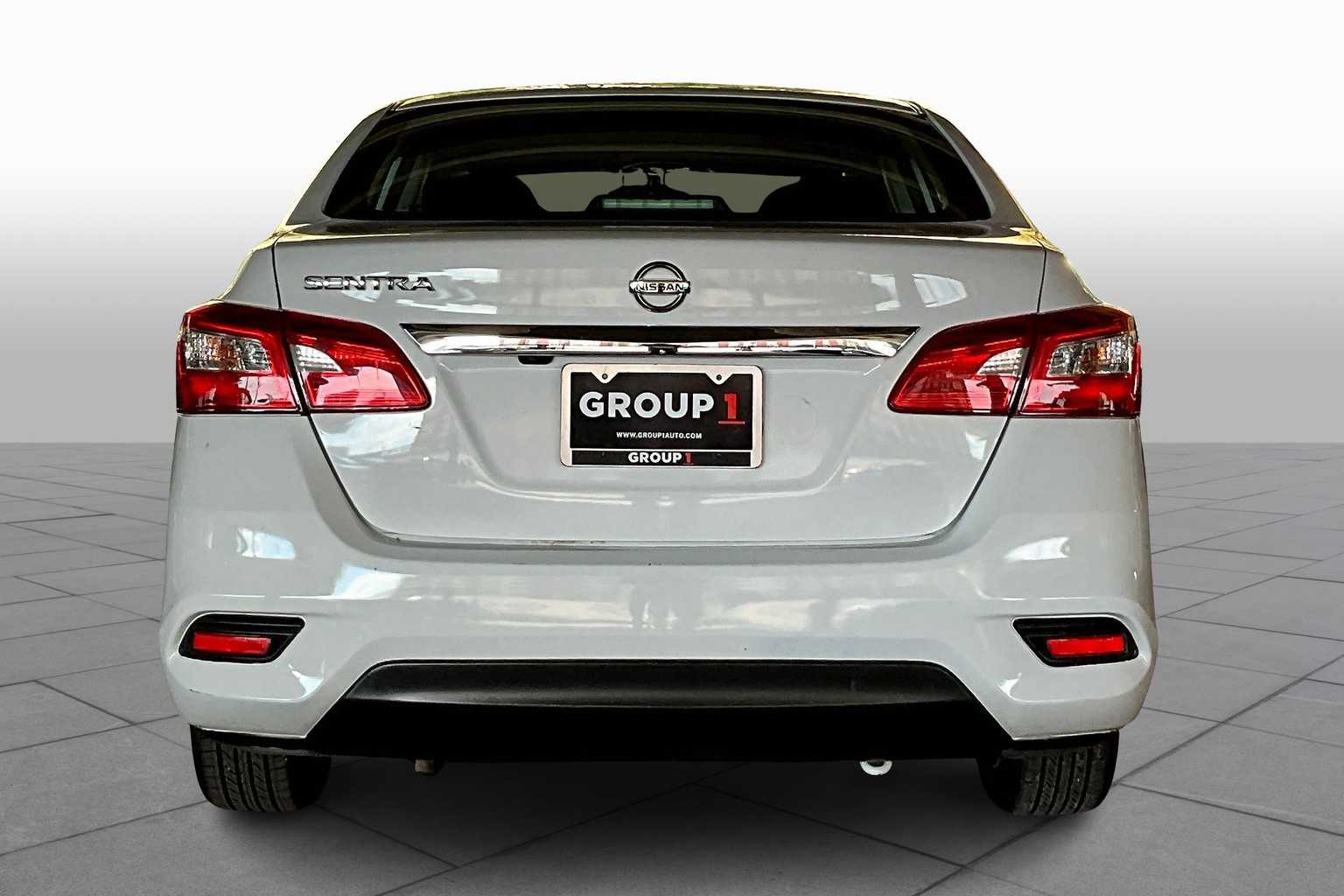 2018 Nissan Sentra S photo 4