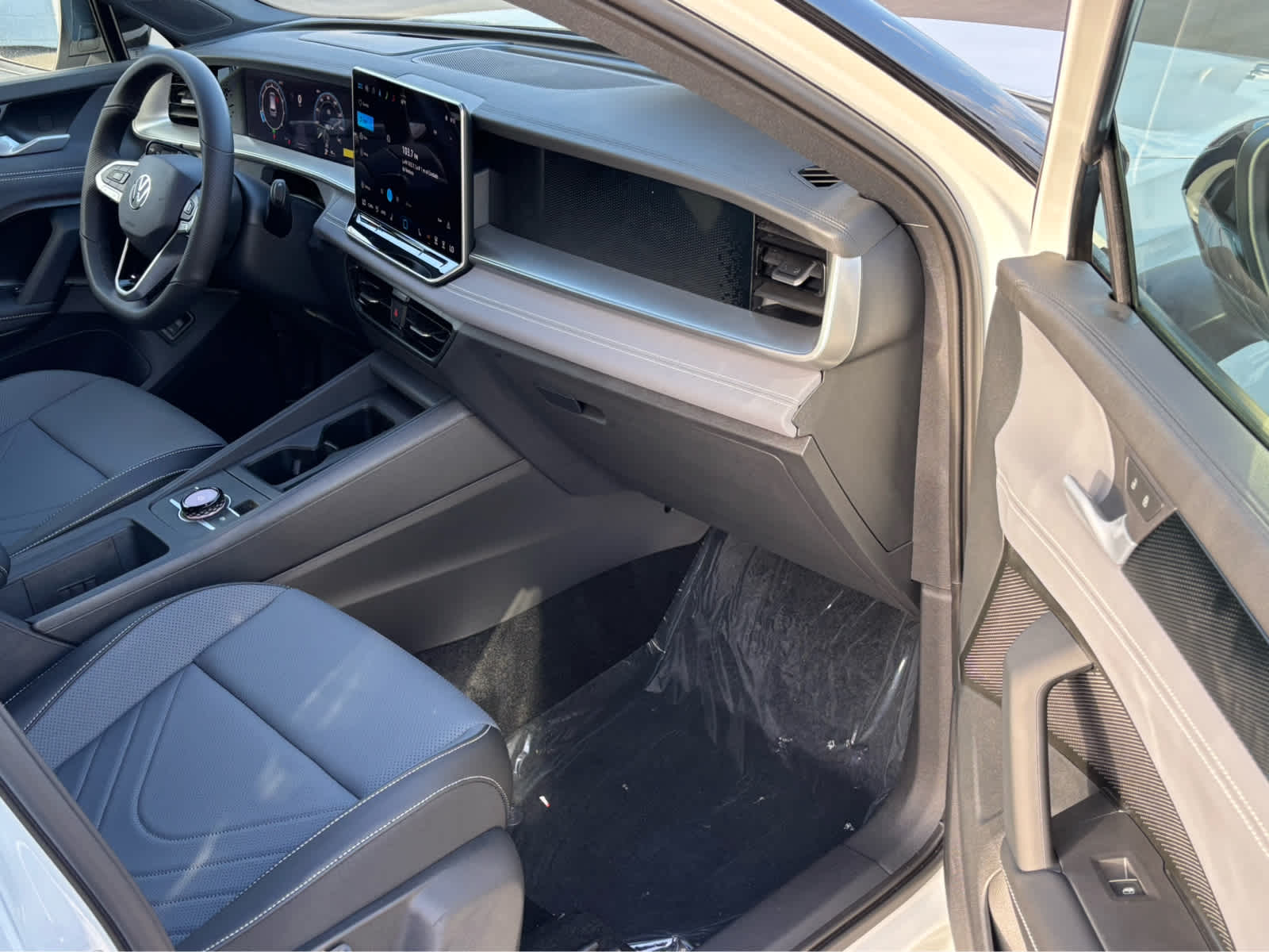 2025 Volkswagen Tiguan SE R-Line Black photo 22