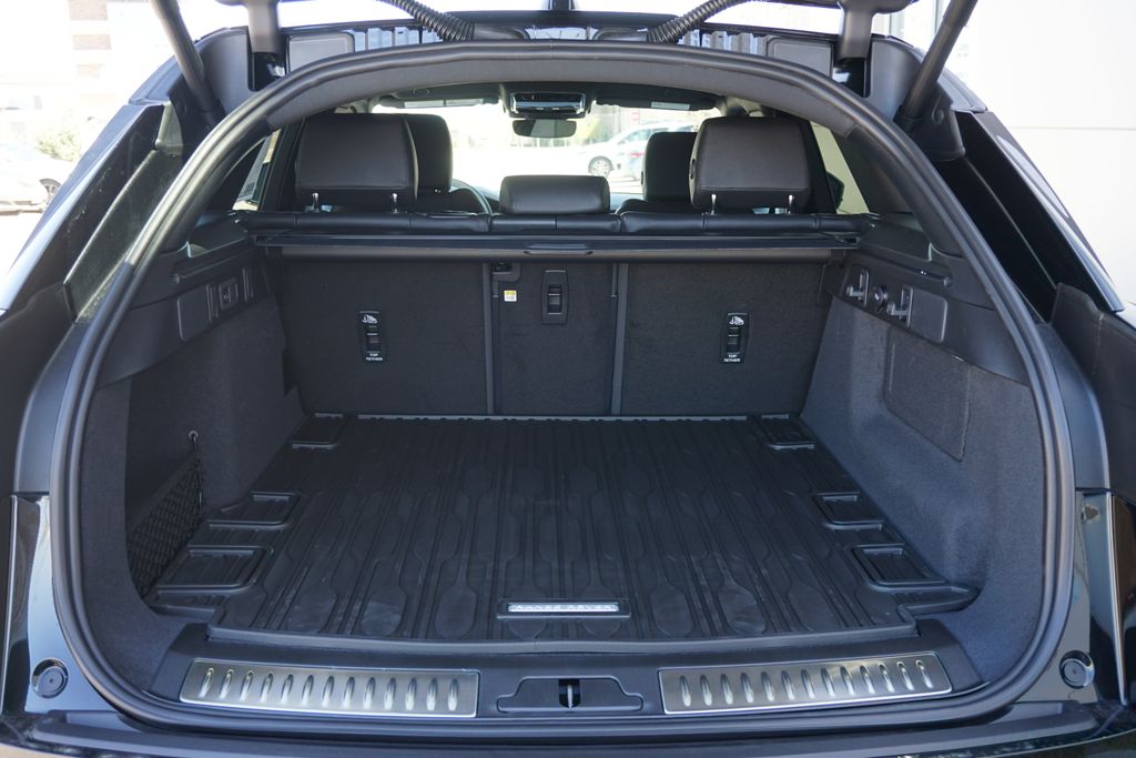 2026 Land Rover Range Rover Velar SE photo 5