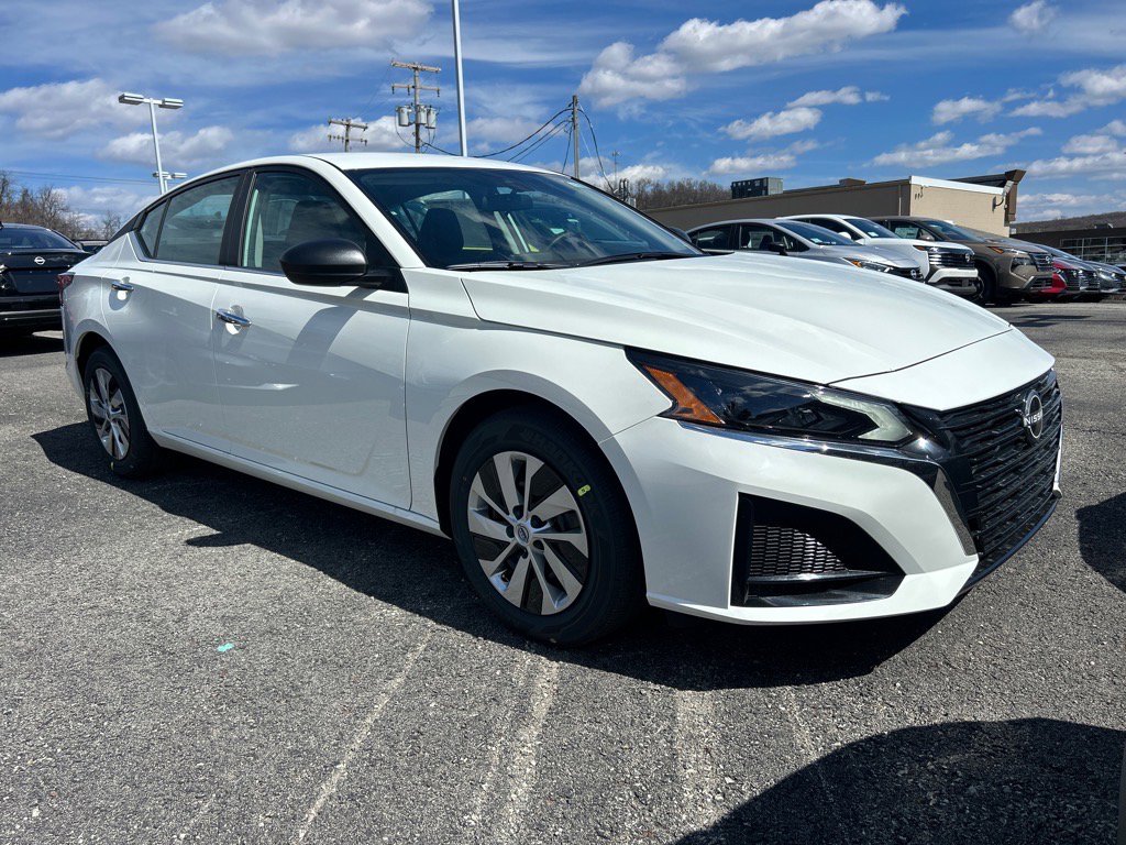 2025 Nissan Altima S's photo