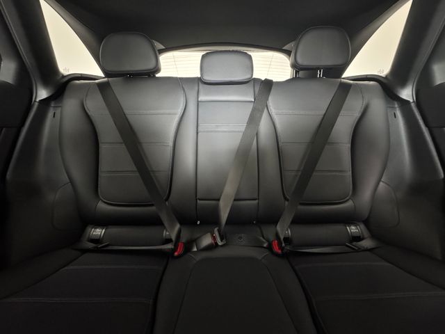 2025 Mercedes Benz GLC 300 photo 4