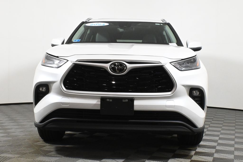 2024 Toyota Highlander XLE photo 10
