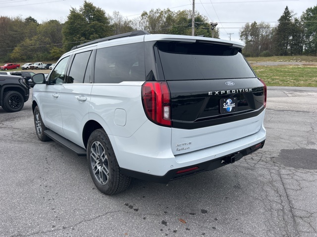 2025 Ford Expedition photo 4