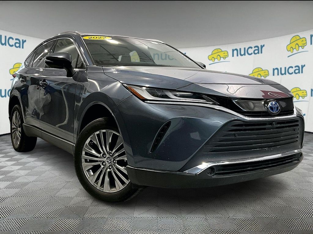 2022 Toyota Venza XLE's photo