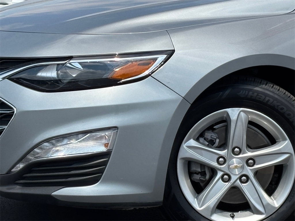 2024 Chevrolet Malibu 1LT photo 3