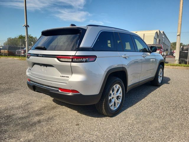 2023 Jeep Grand Cherokee Limited photo 3