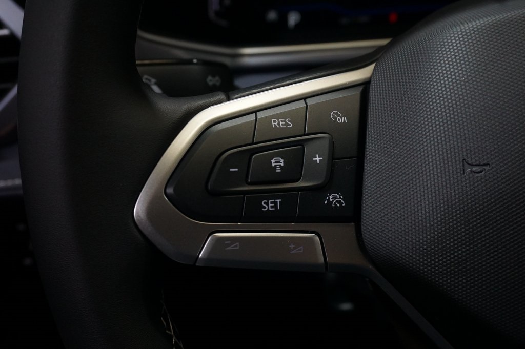 2025 Volkswagen Taos SEL photo 17