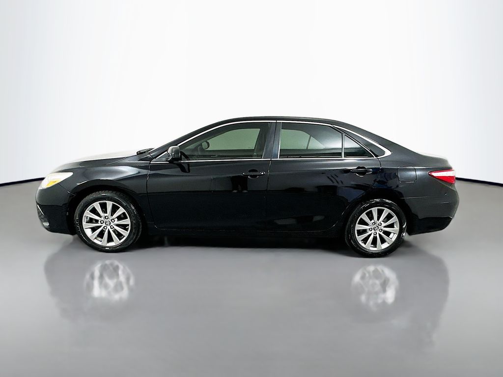 2017 Toyota Camry XLE photo 8