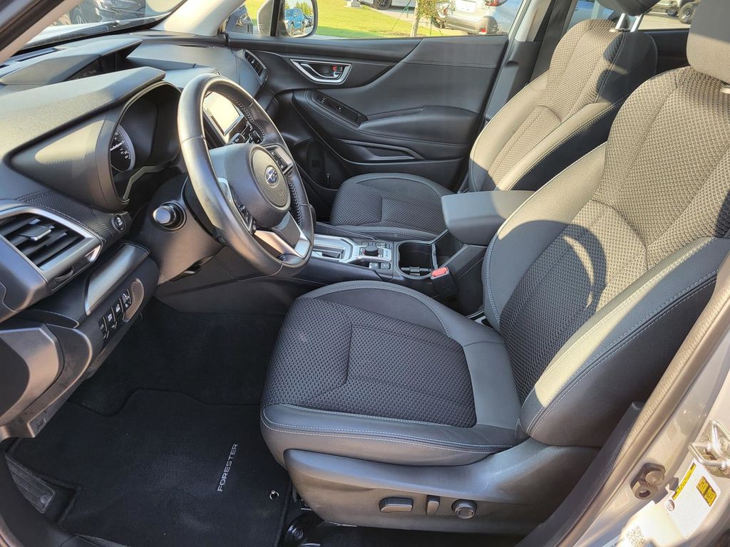 2023 Subaru Forester Premium photo 18