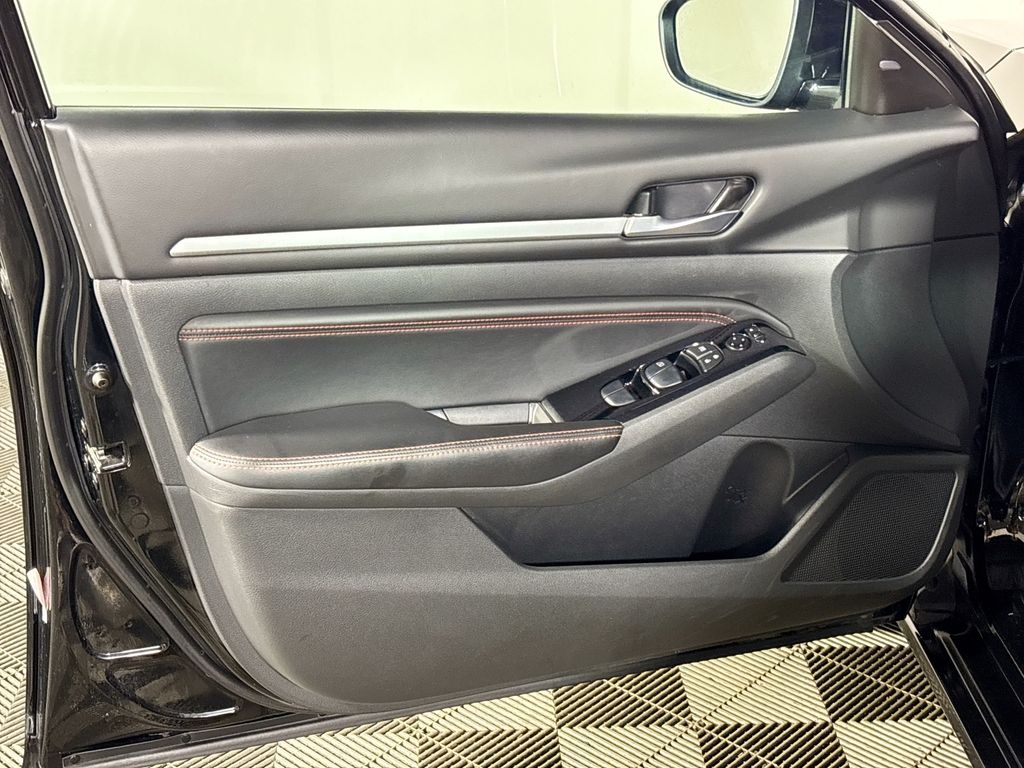 2023 Nissan Altima 2.5 SR photo 10