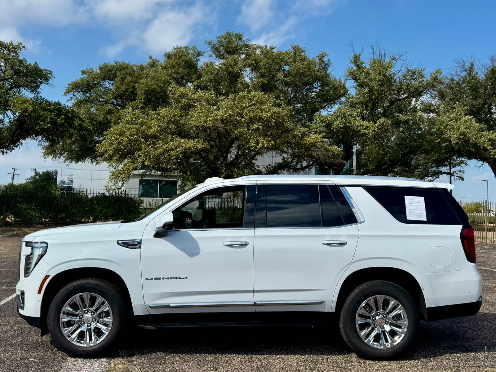 2025 Gmc Yukon Denali photo 2