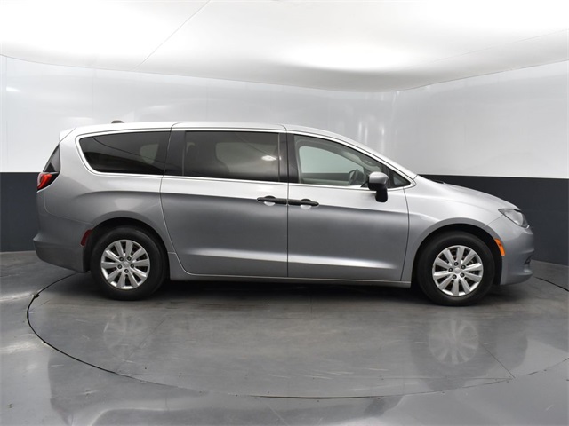 2021 Chrysler Voyager L photo 15