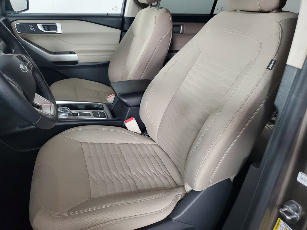 2021 Ford Explorer XLT photo 12