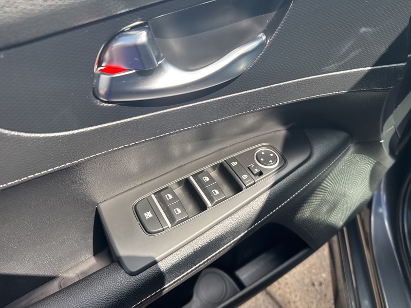 2023 Kia Forte GT-Line photo 18