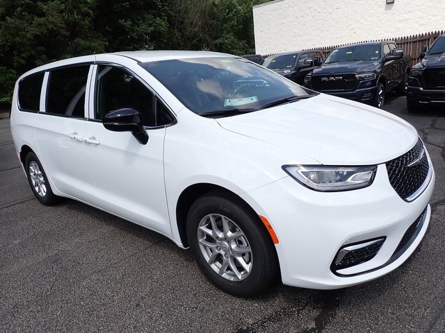 2025 Chrysler Pacifica photo 8