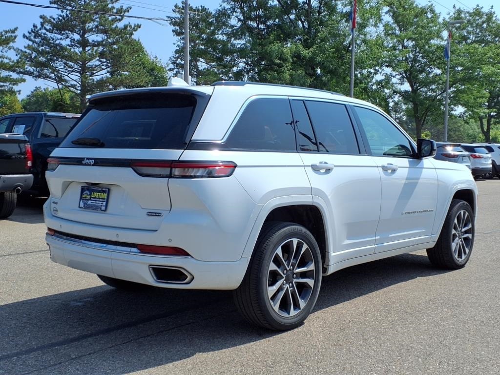 2023 Jeep Grand Cherokee Overland photo 4