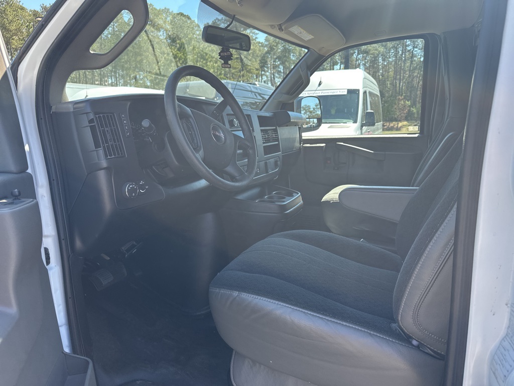 2023 Gmc Savana Cargo 2500 photo 2