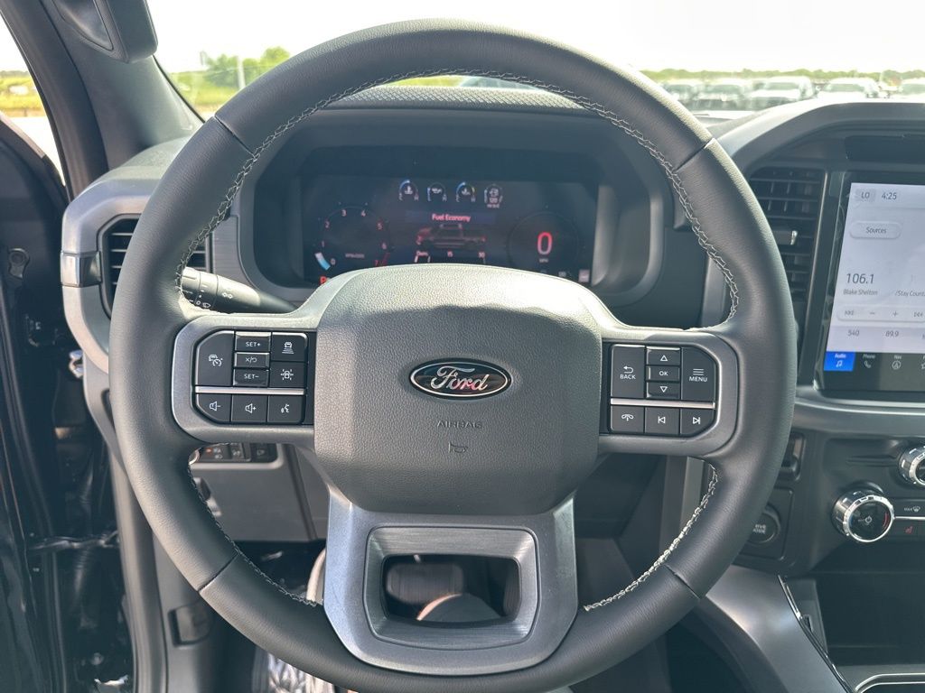 2025 Ford F-150 XLT photo 16