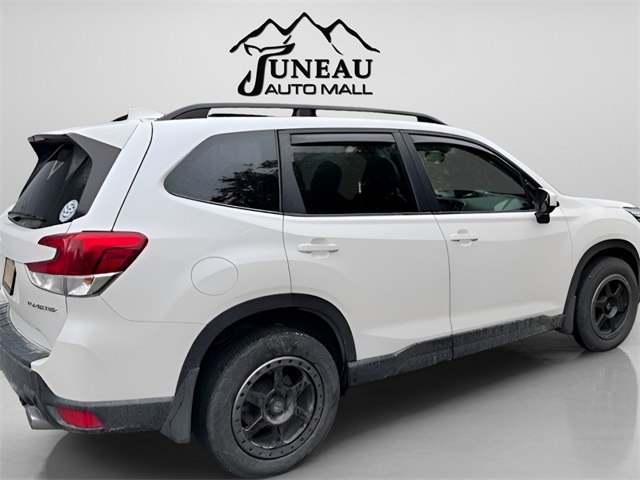 2021 Subaru Forester Premium photo 2