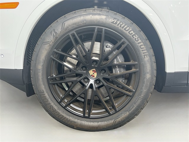 2025 Porsche Cayenne Coupe photo 30