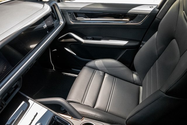 2025 Porsche Cayenne Turbo GT photo 21