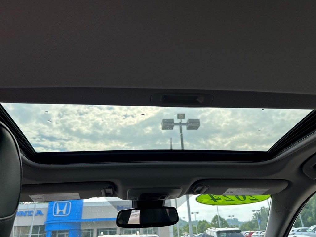 2024 Toyota Camry Hybrid XSE photo 15