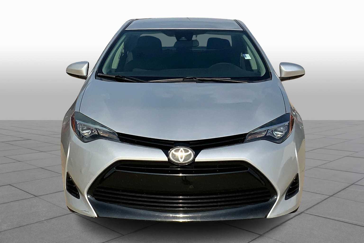 2017 Toyota Corolla LE photo 3