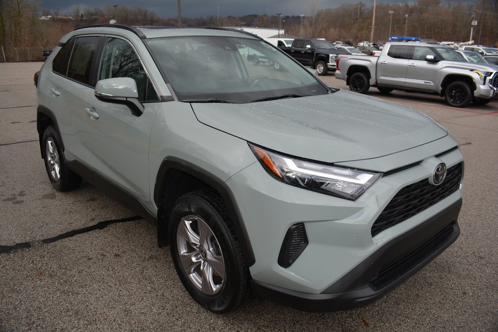 2023 Toyota RAV4 XLE photo 4