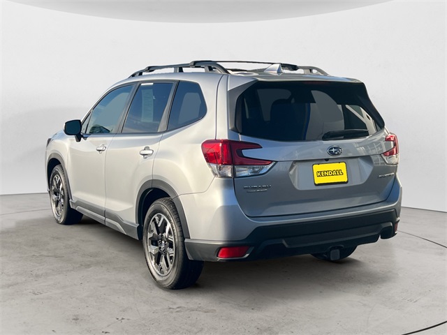 2023 Subaru Forester Premium photo 2