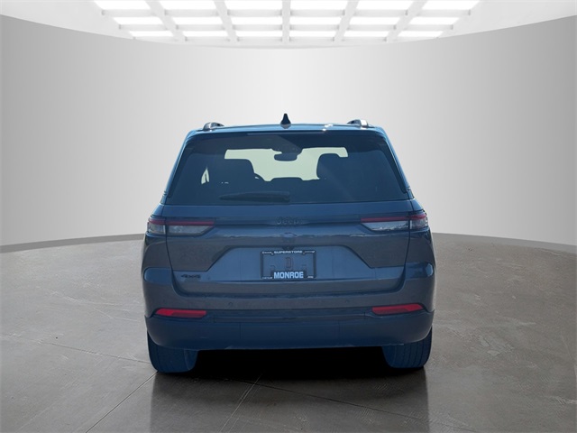 2023 Jeep Grand Cherokee Altitude photo 5